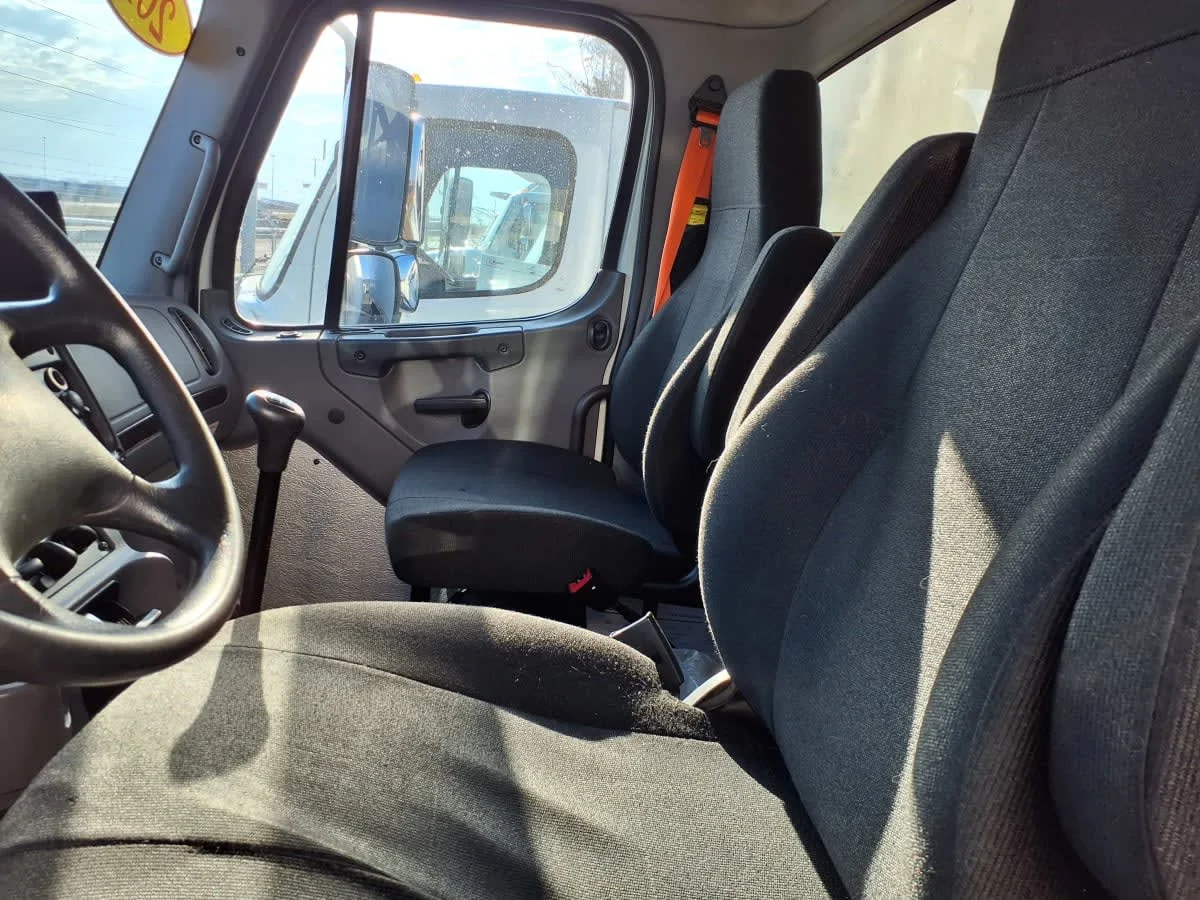 2019 Freightliner M2 106 - image 7