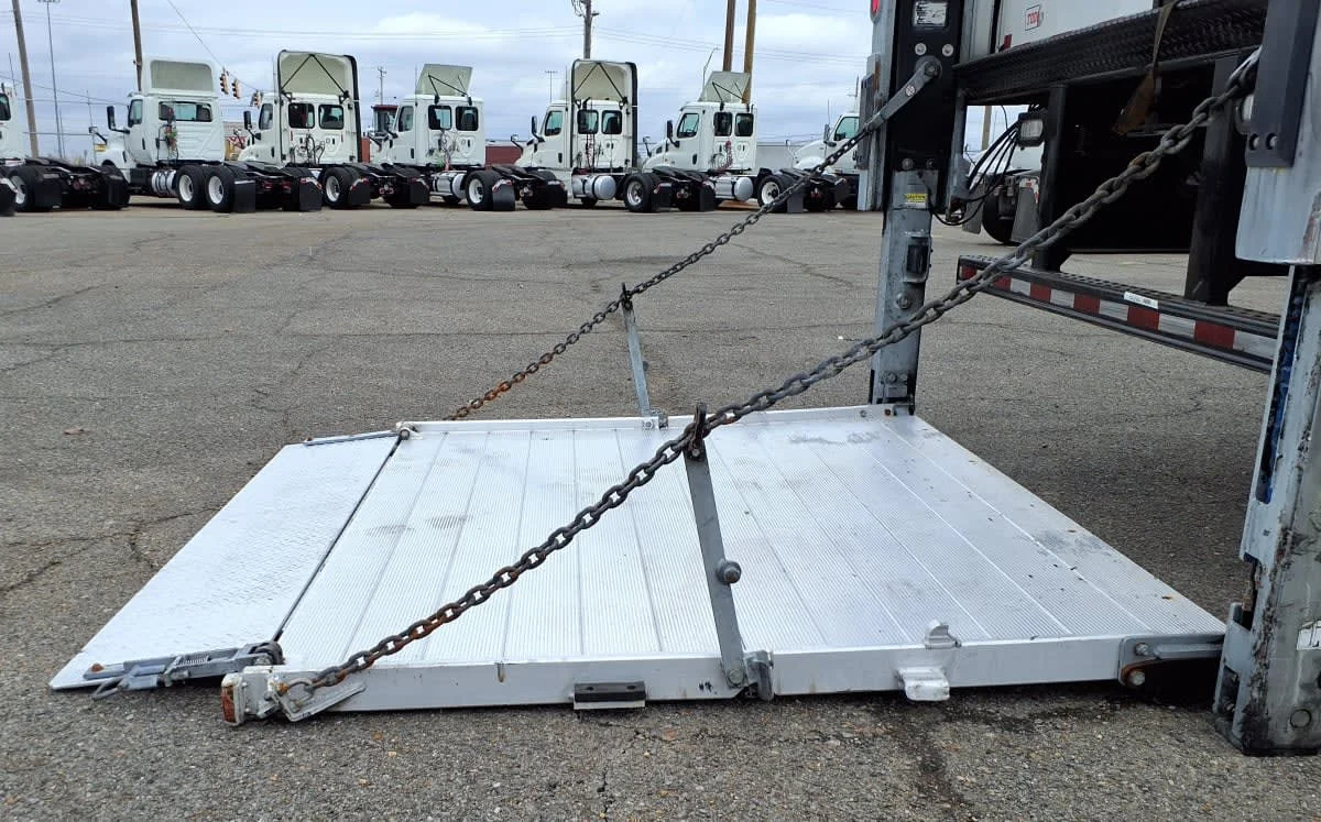 2019 Freightliner M2 106 - image 10