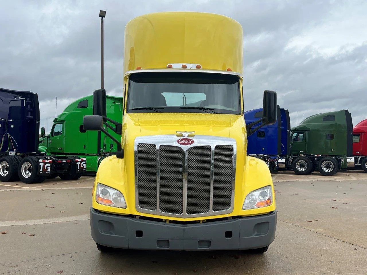 2021 Peterbilt 579 - image 8