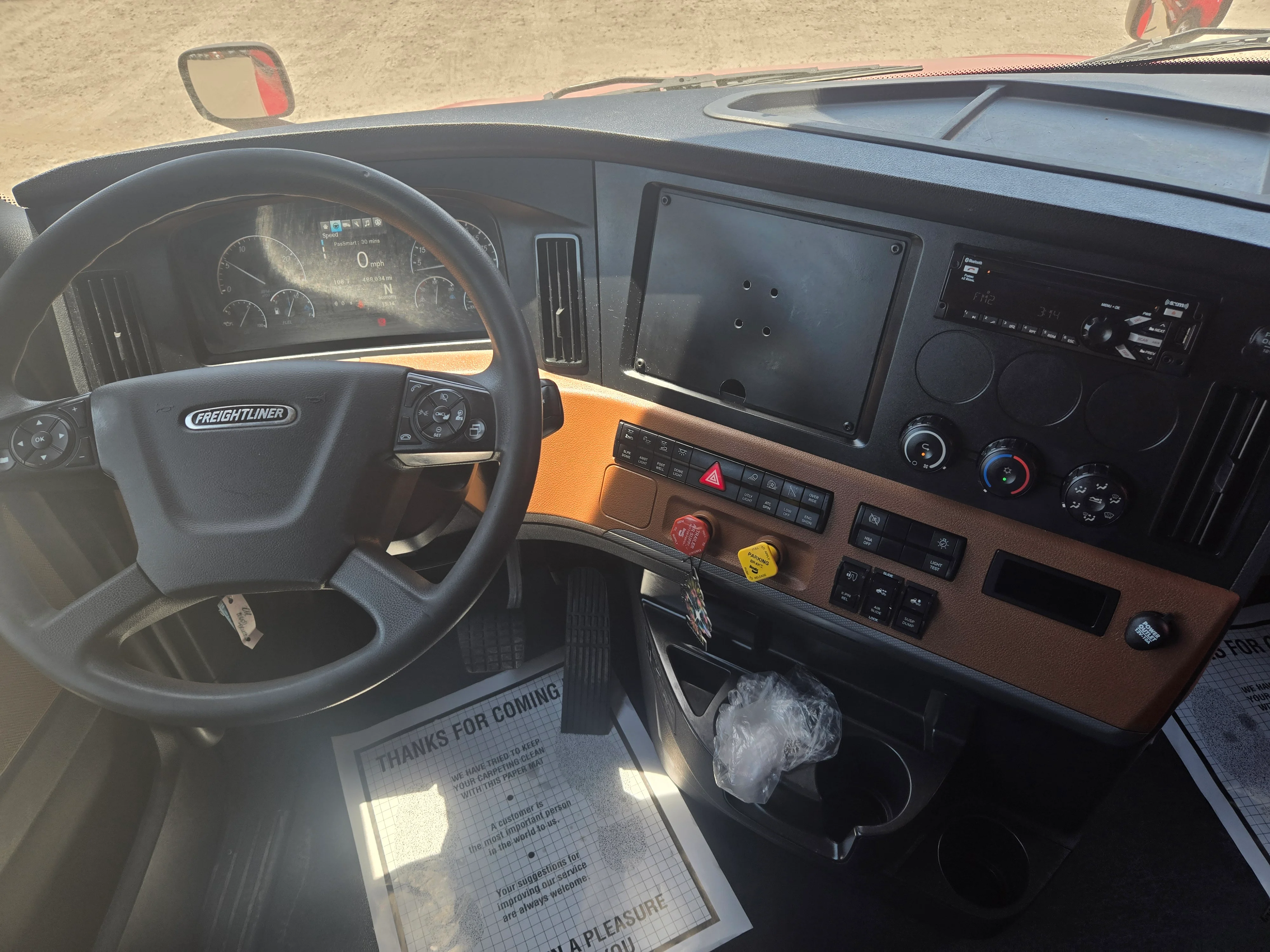 2021 Freightliner Cascadia in Fresno, CA — photo 9