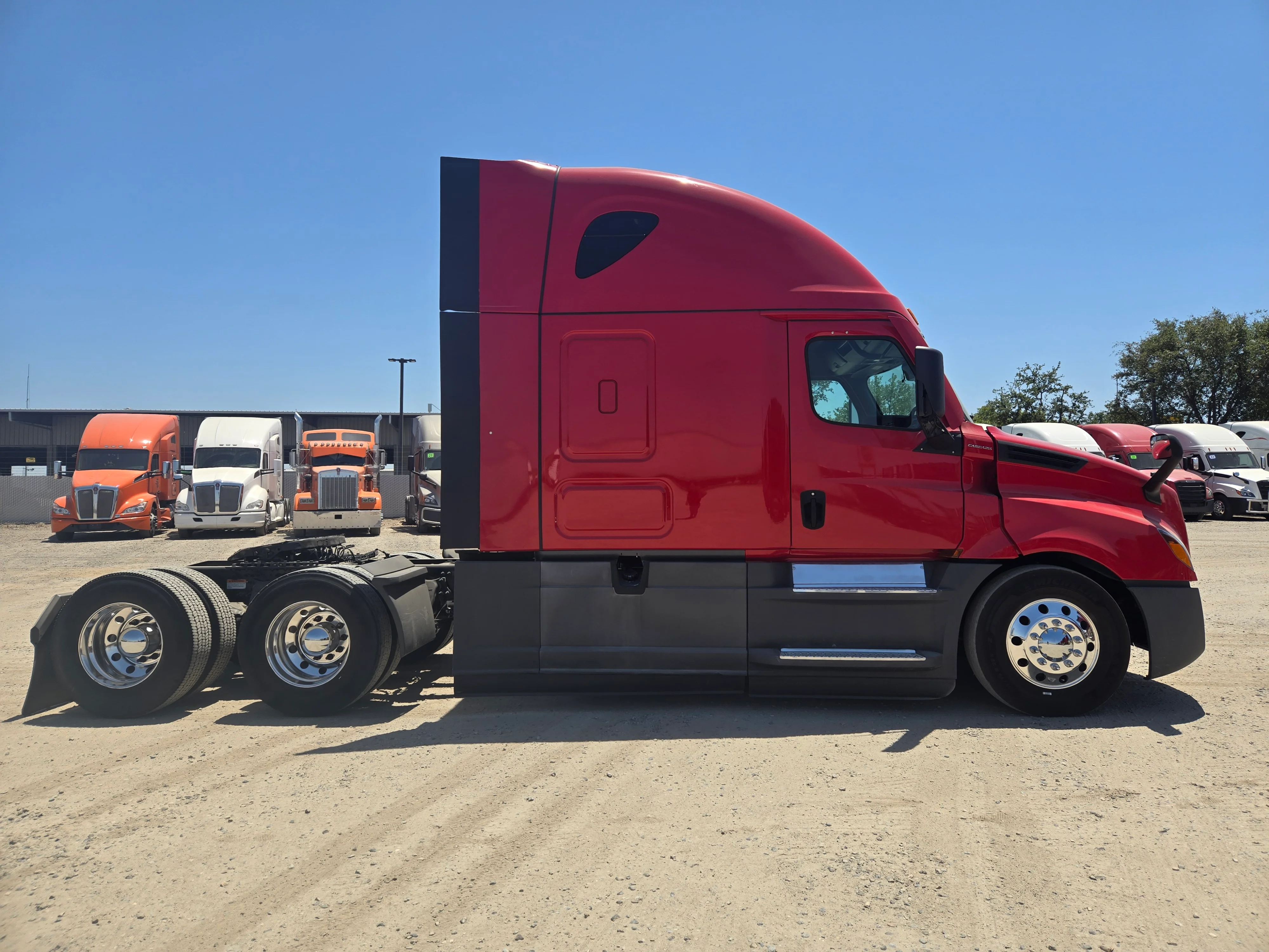 2021 Freightliner Cascadia in Fresno, CA — photo 4