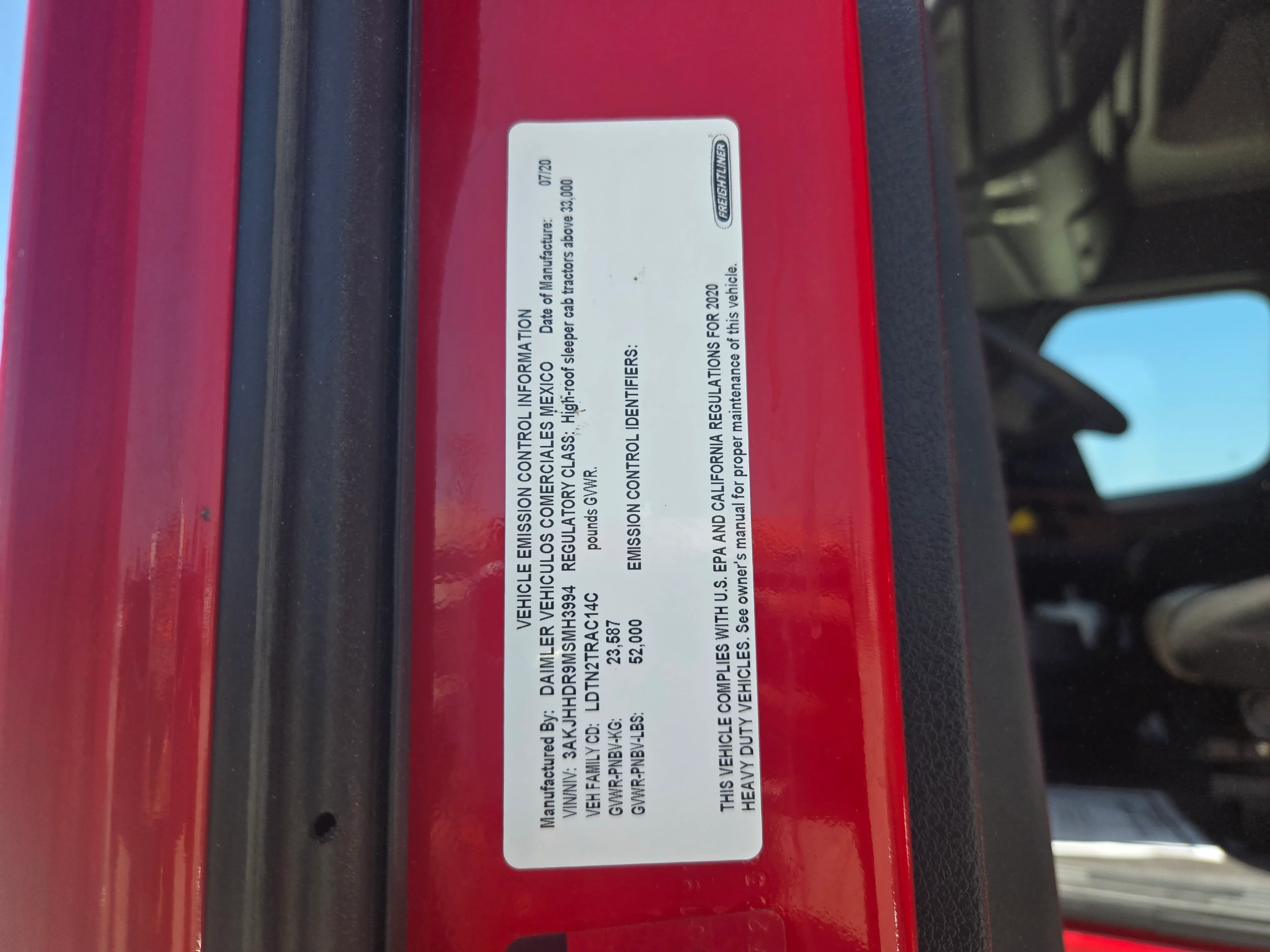 2021 Freightliner Cascadia in Fresno, CA — photo 14