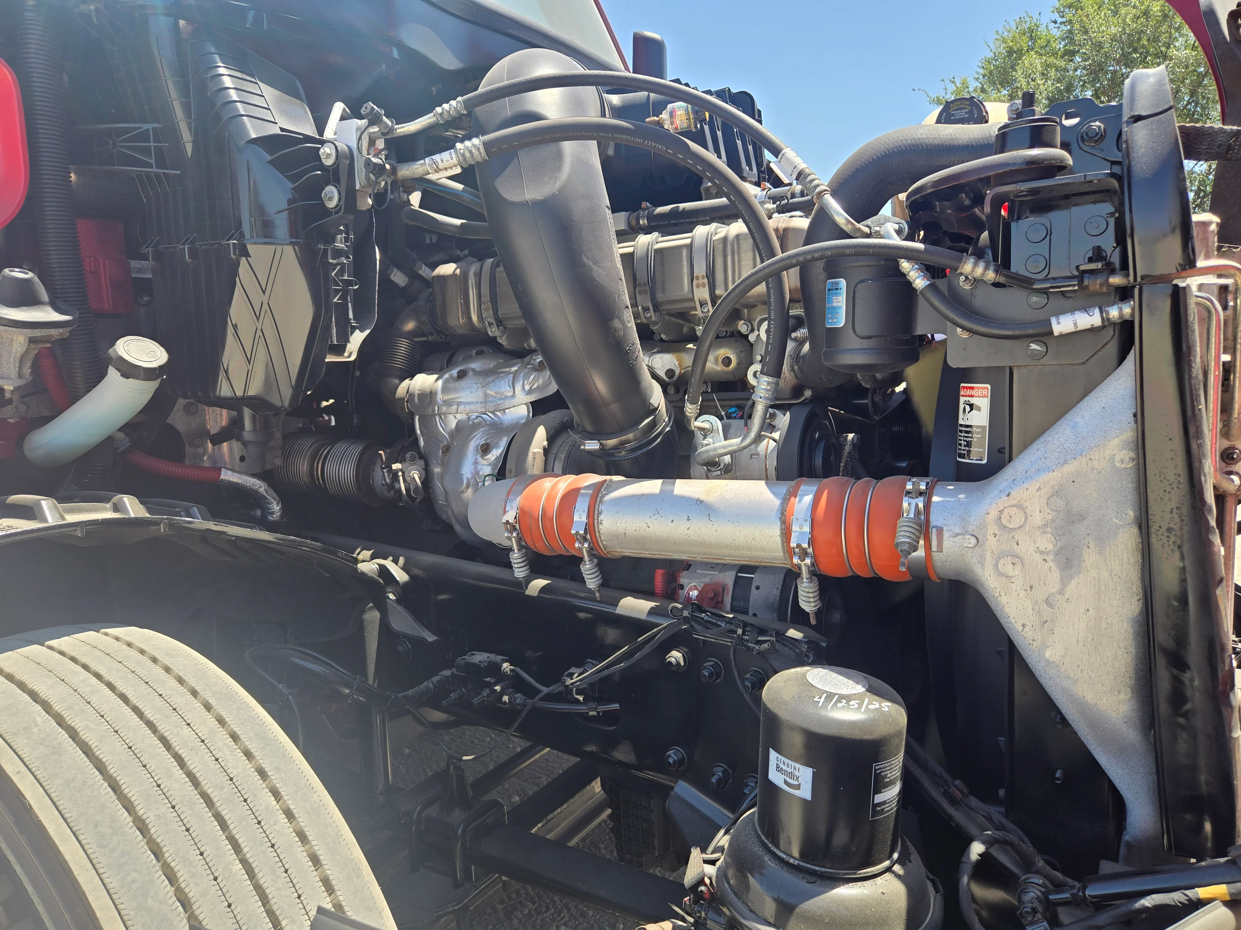 2021 Freightliner Cascadia in Fresno, CA — photo 13