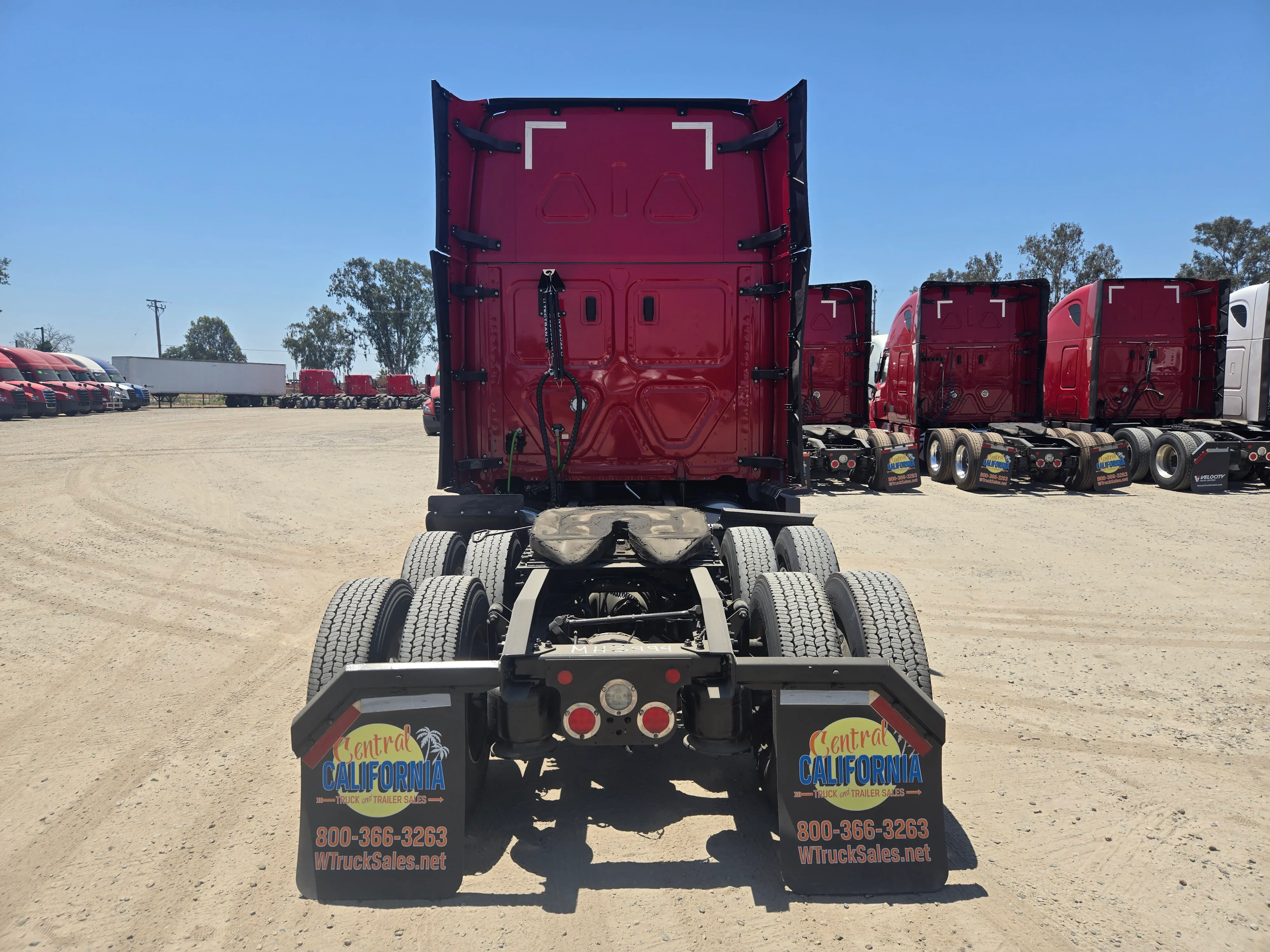 2021 Freightliner Cascadia in Fresno, CA — photo 6