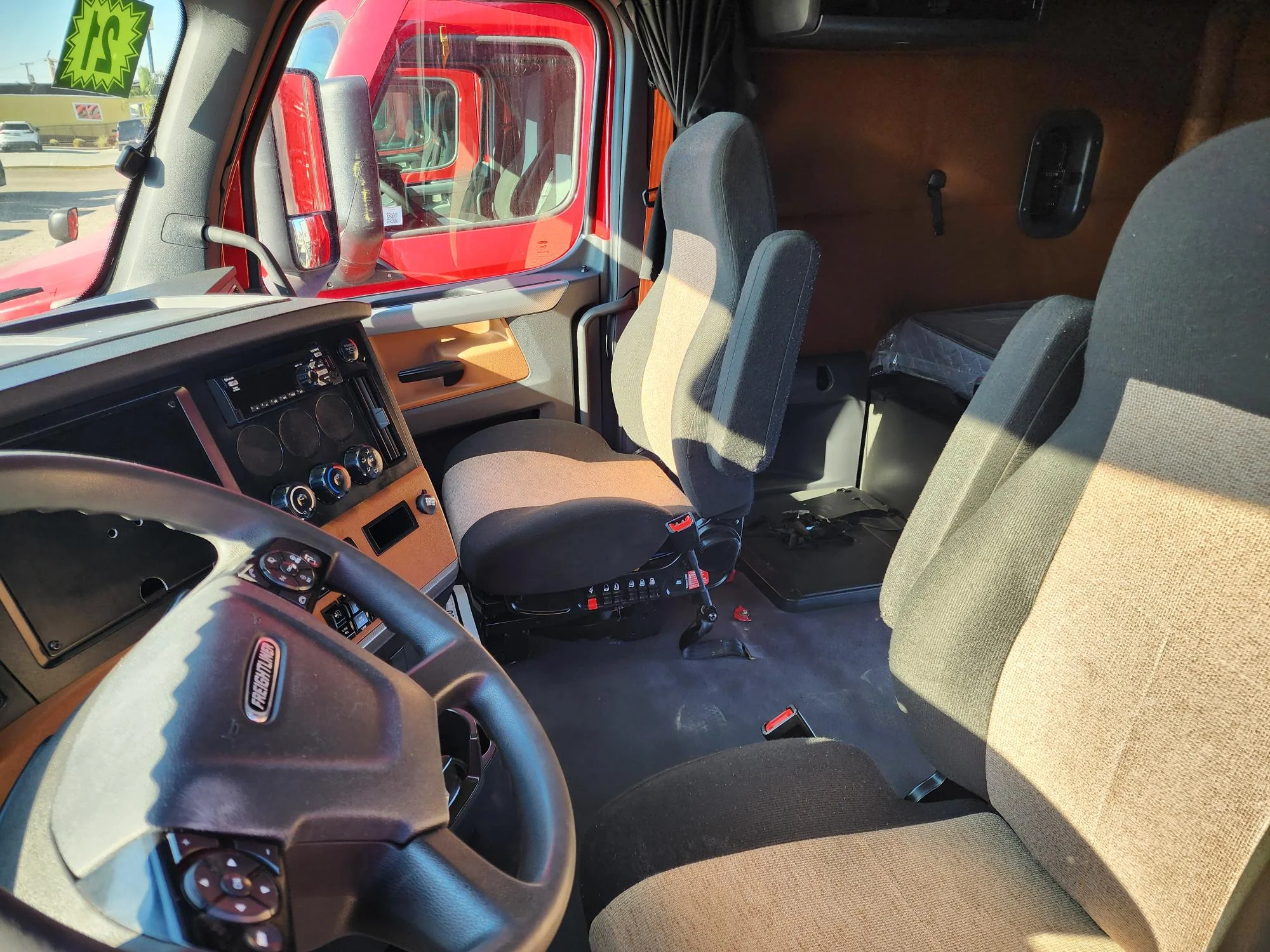 2021 Freightliner Cascadia in Fresno, CA — photo 16