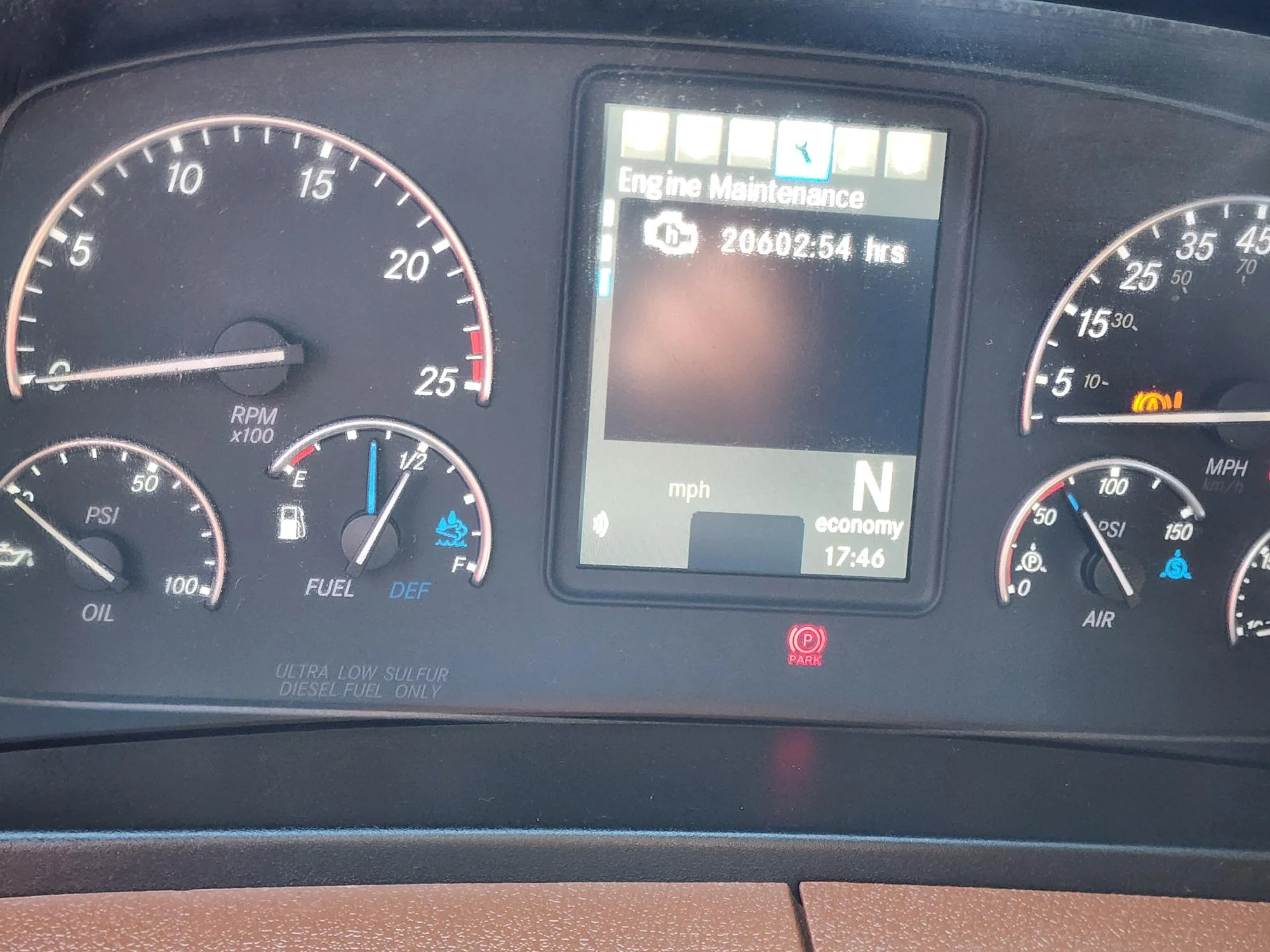 2021 Freightliner Cascadia in Fresno, CA — photo 18