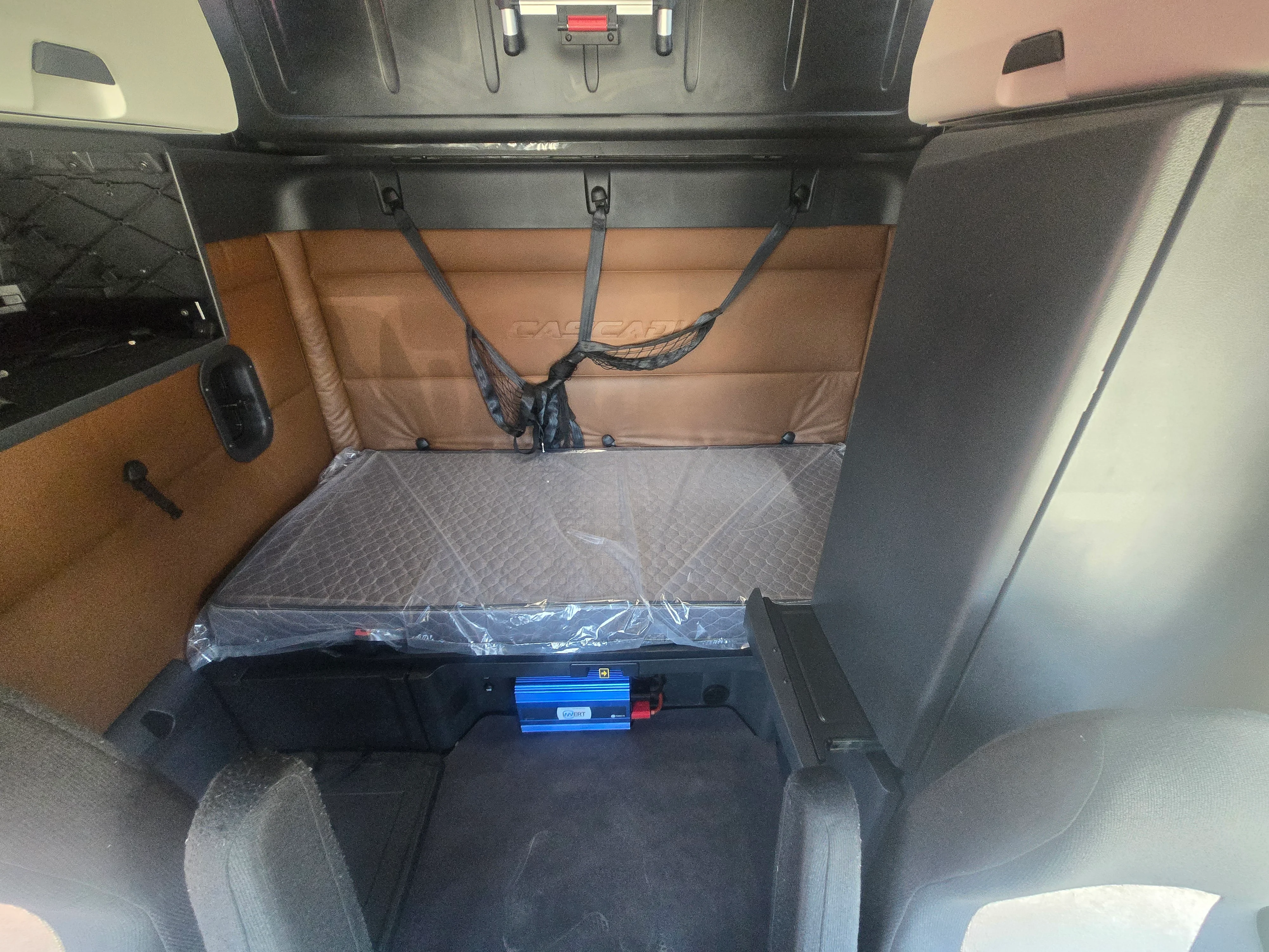 2021 Freightliner Cascadia in Fresno, CA — photo 11