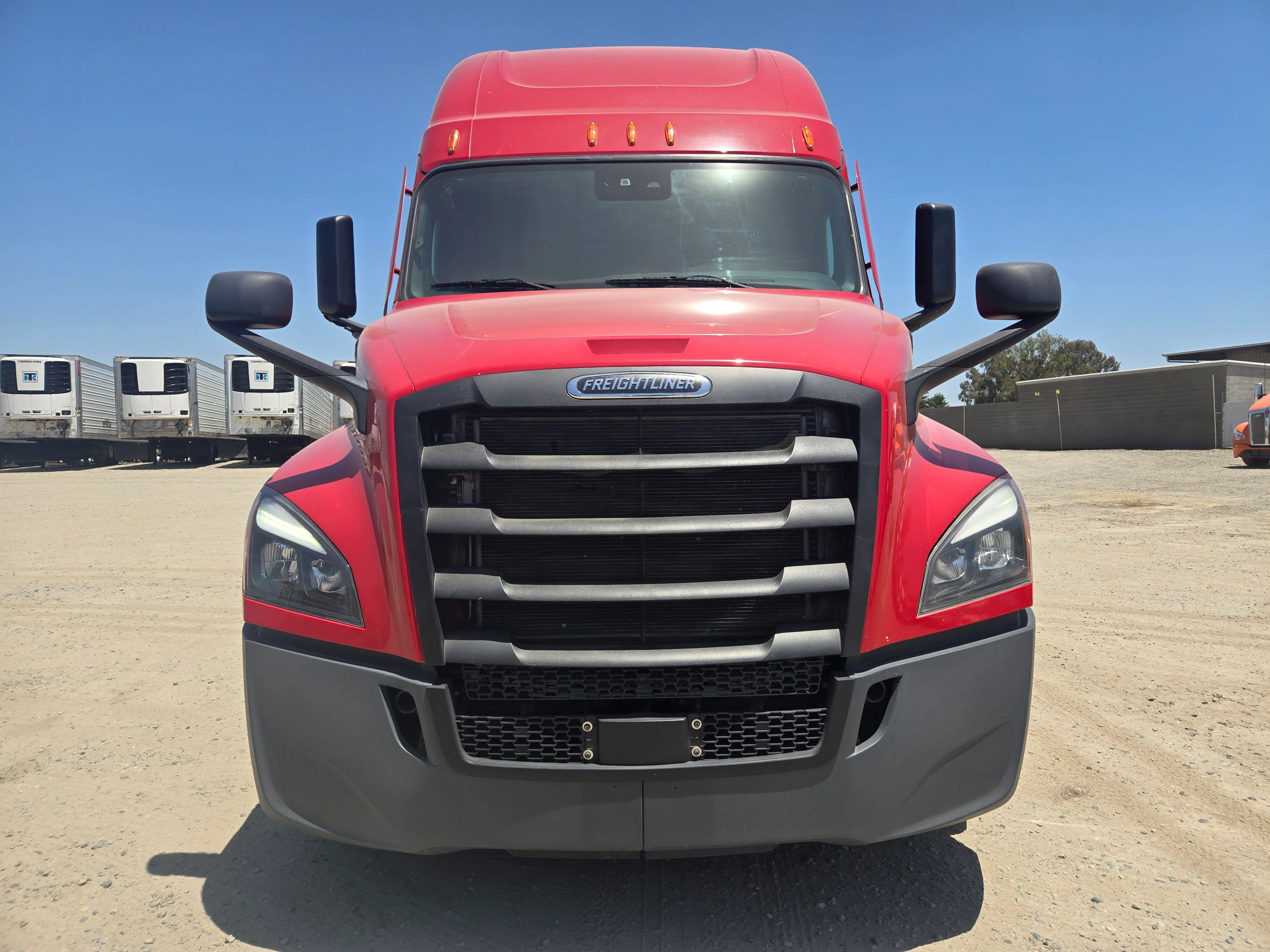 2021 Freightliner Cascadia in Fresno, CA — photo 2