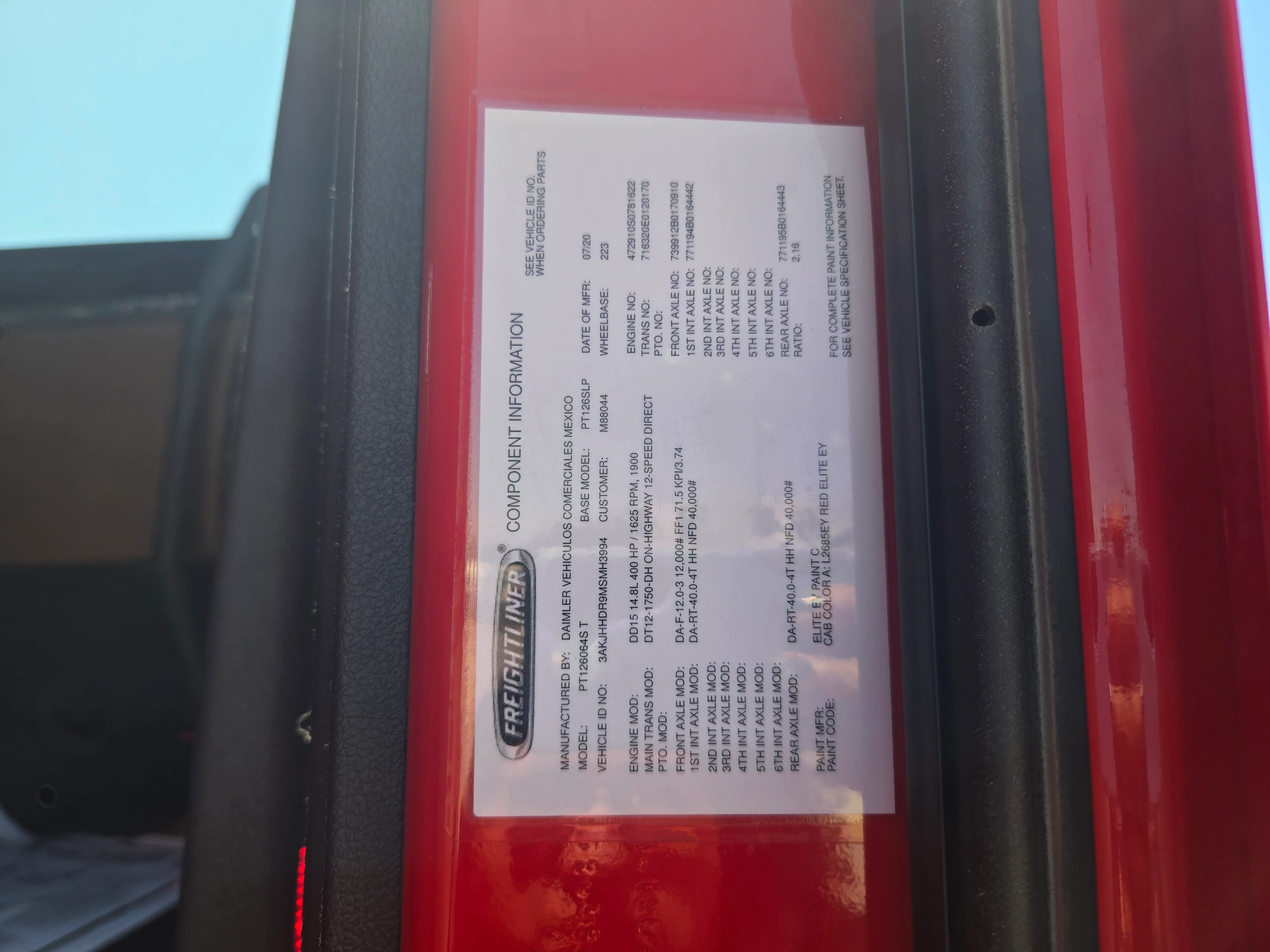 2021 Freightliner Cascadia in Fresno, CA — photo 15