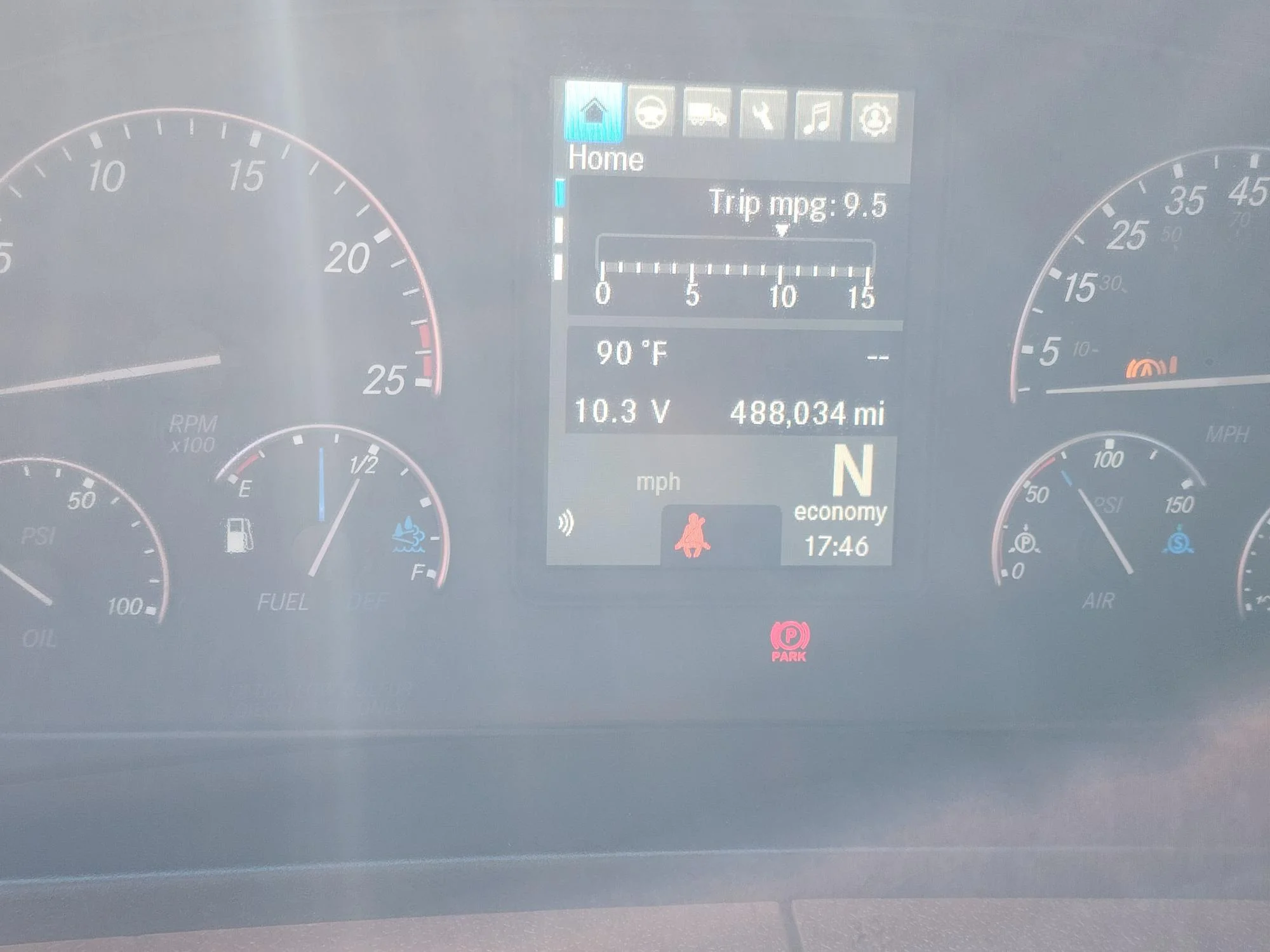 2021 Freightliner Cascadia in Fresno, CA — photo 17