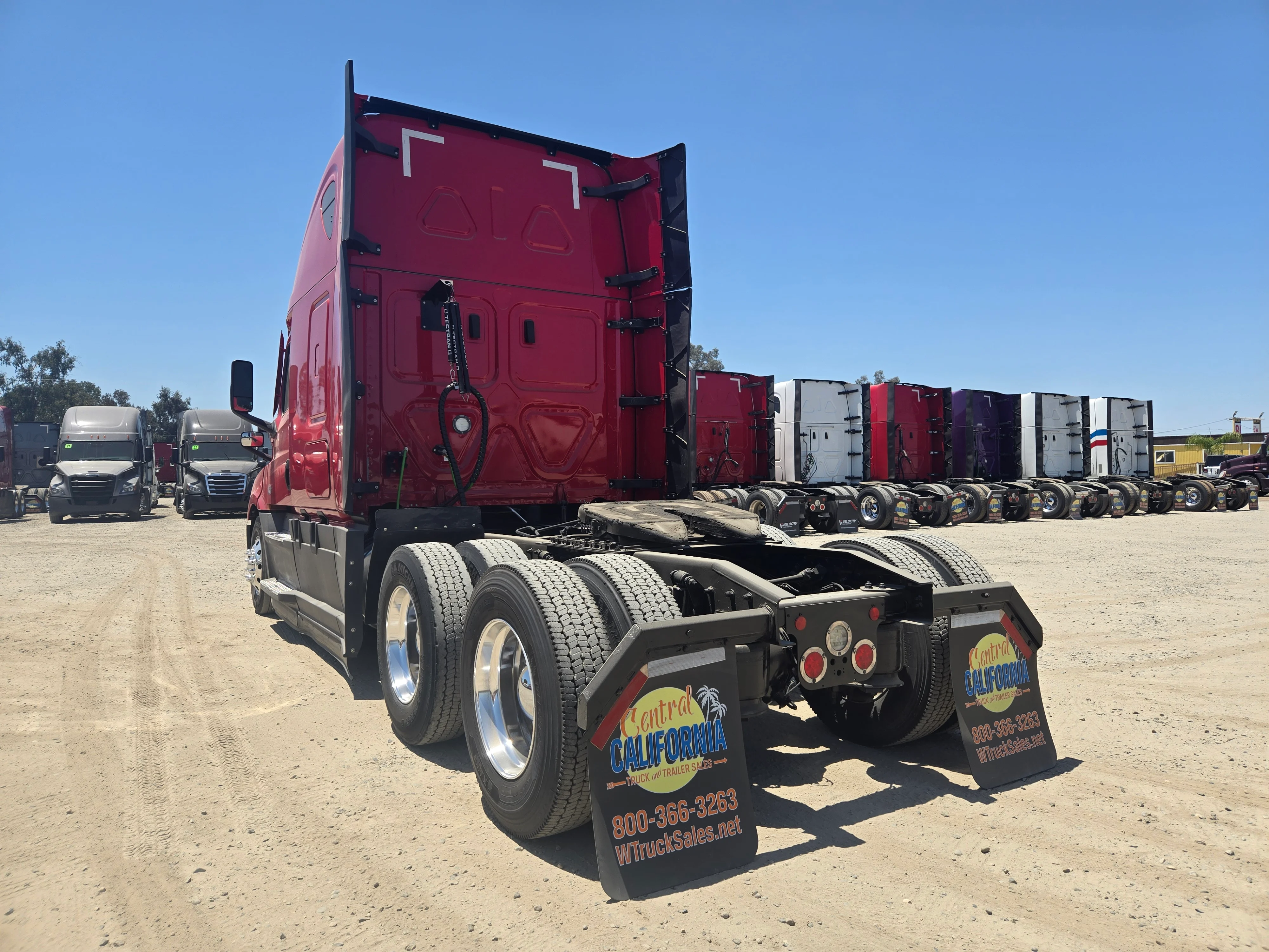 2021 Freightliner Cascadia in Fresno, CA — photo 7