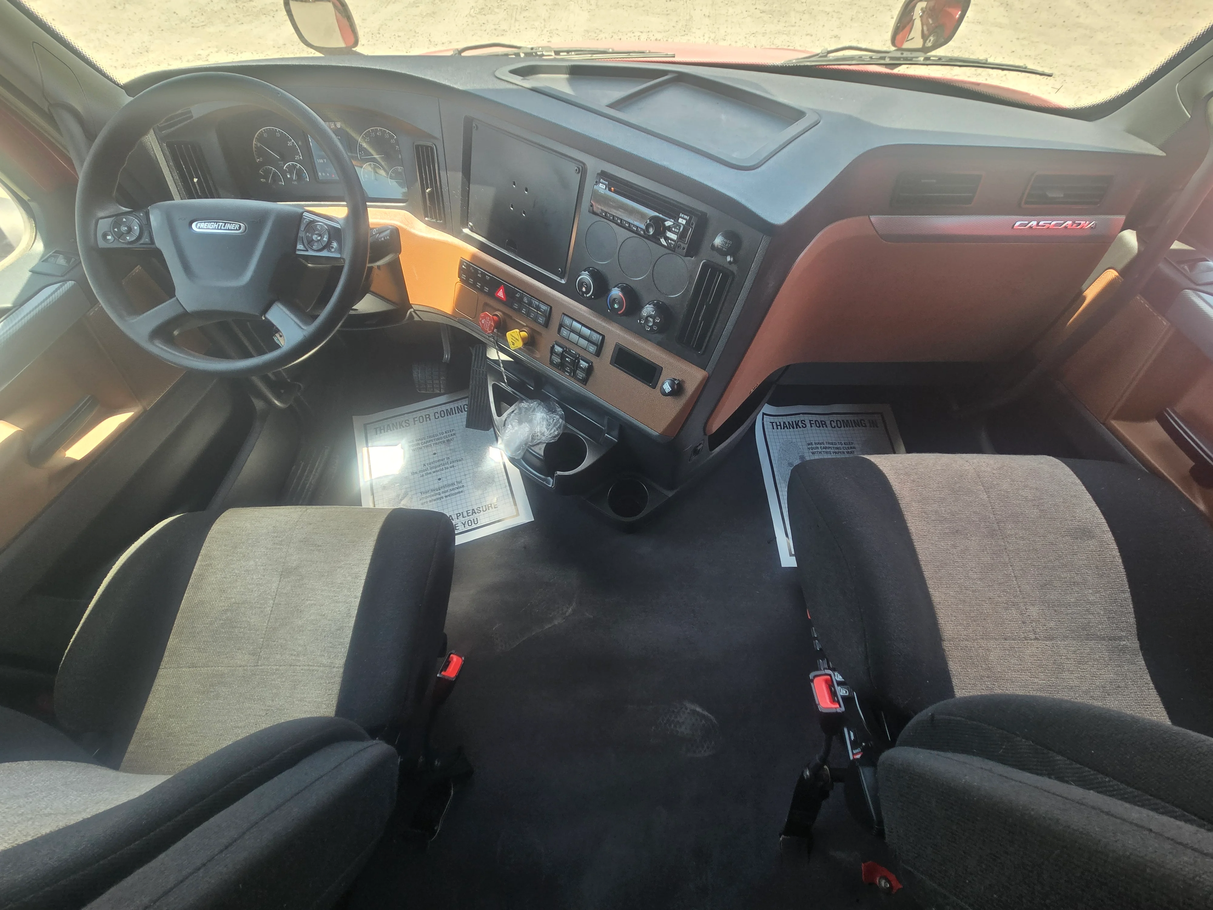 2021 Freightliner Cascadia in Fresno, CA — photo 10