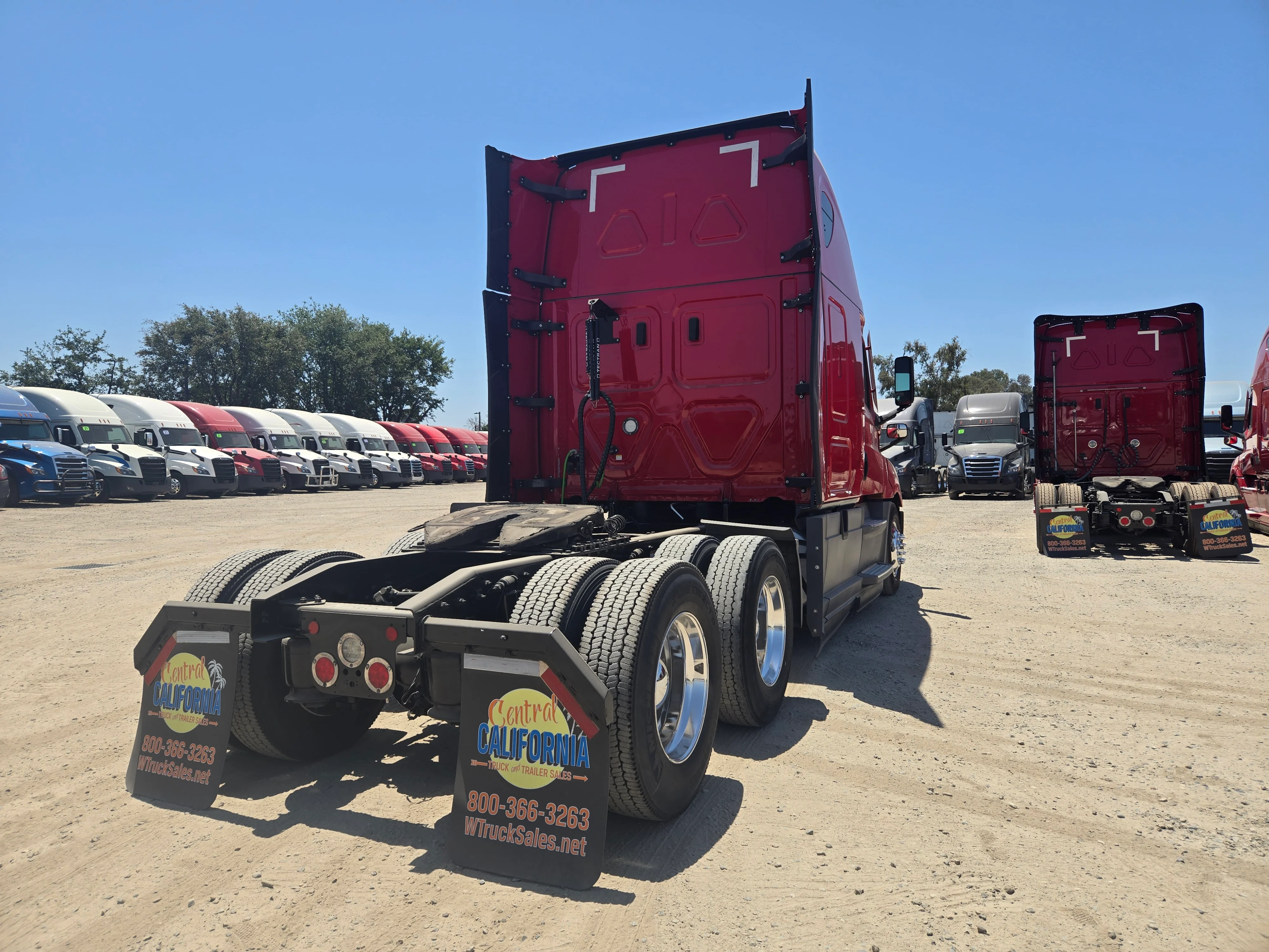 2021 Freightliner Cascadia in Fresno, CA — photo 5