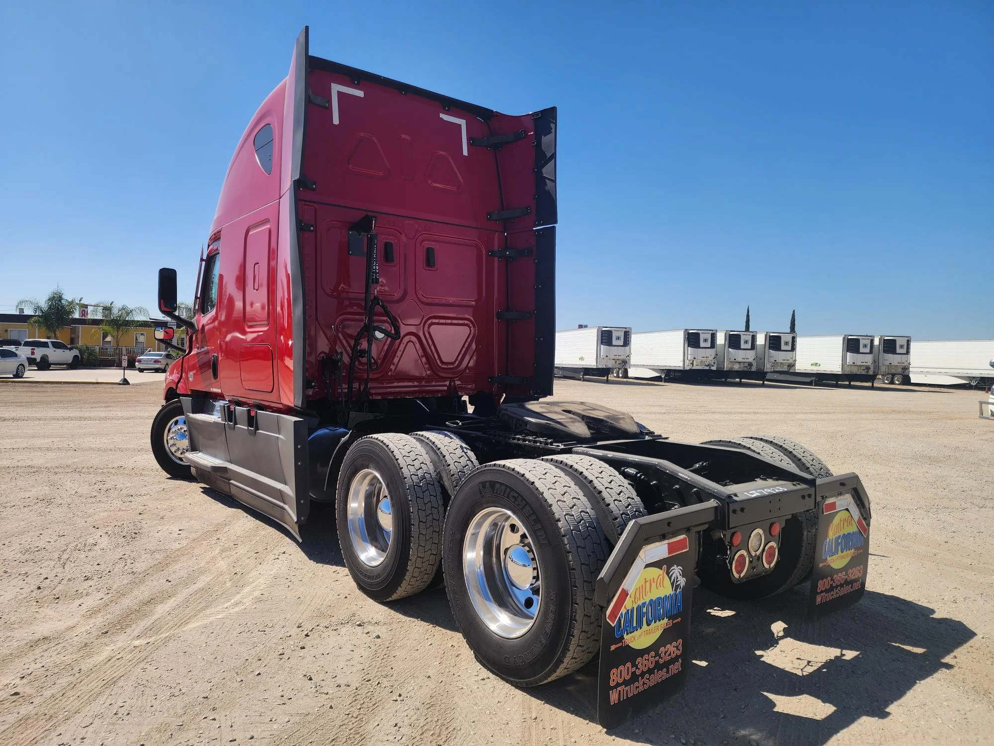 2021 Freightliner Cascadia in Fresno, CA — photo 4