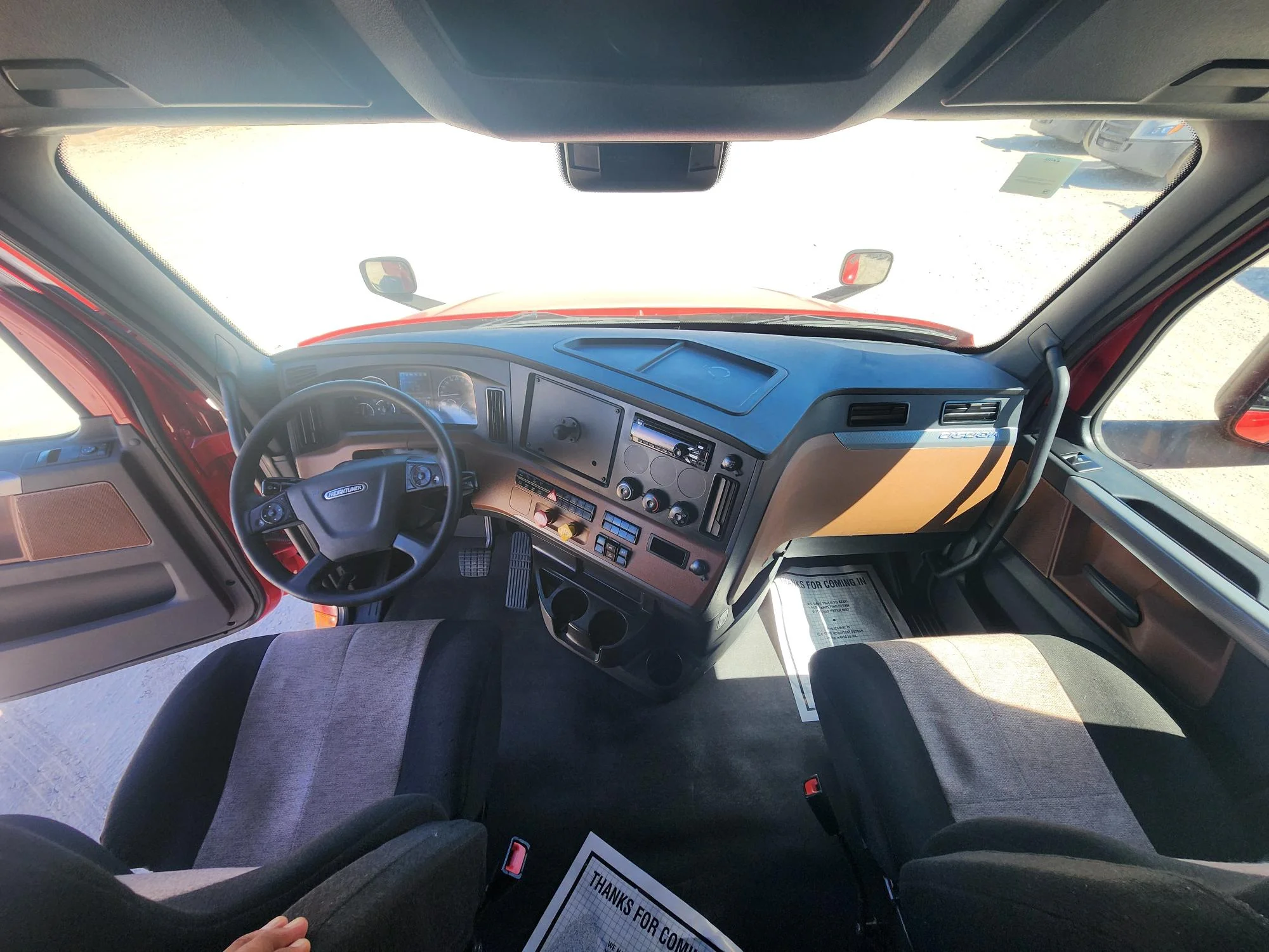2021 Freightliner Cascadia in Fresno, CA — photo 7