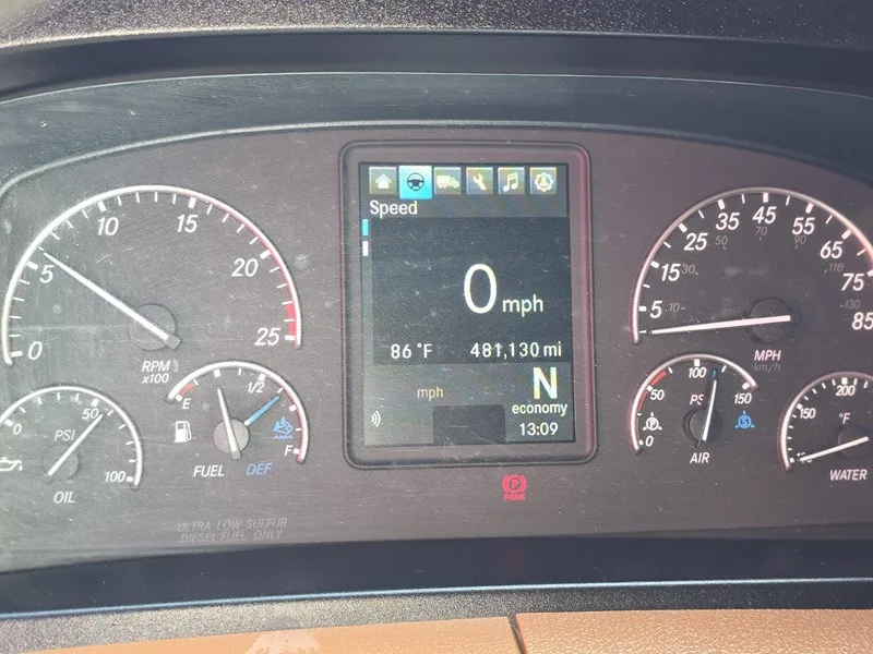 2021 Freightliner Cascadia in Fresno, CA — photo 9