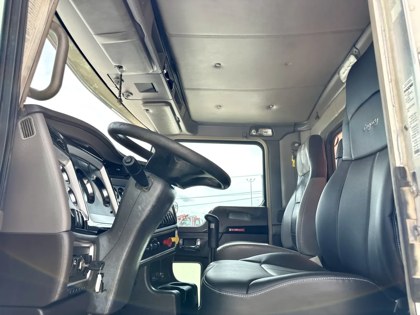 2016 Kenworth T800 - image 14