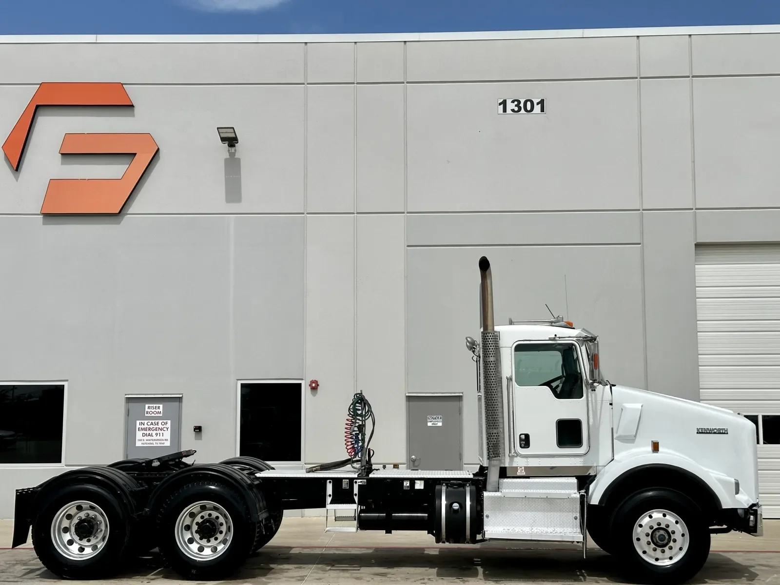 2016 Kenworth T800 - image 3