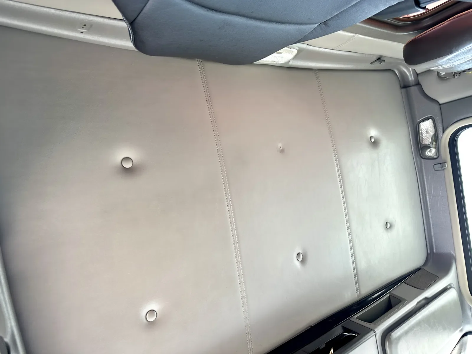 2016 Kenworth T800 - image 20