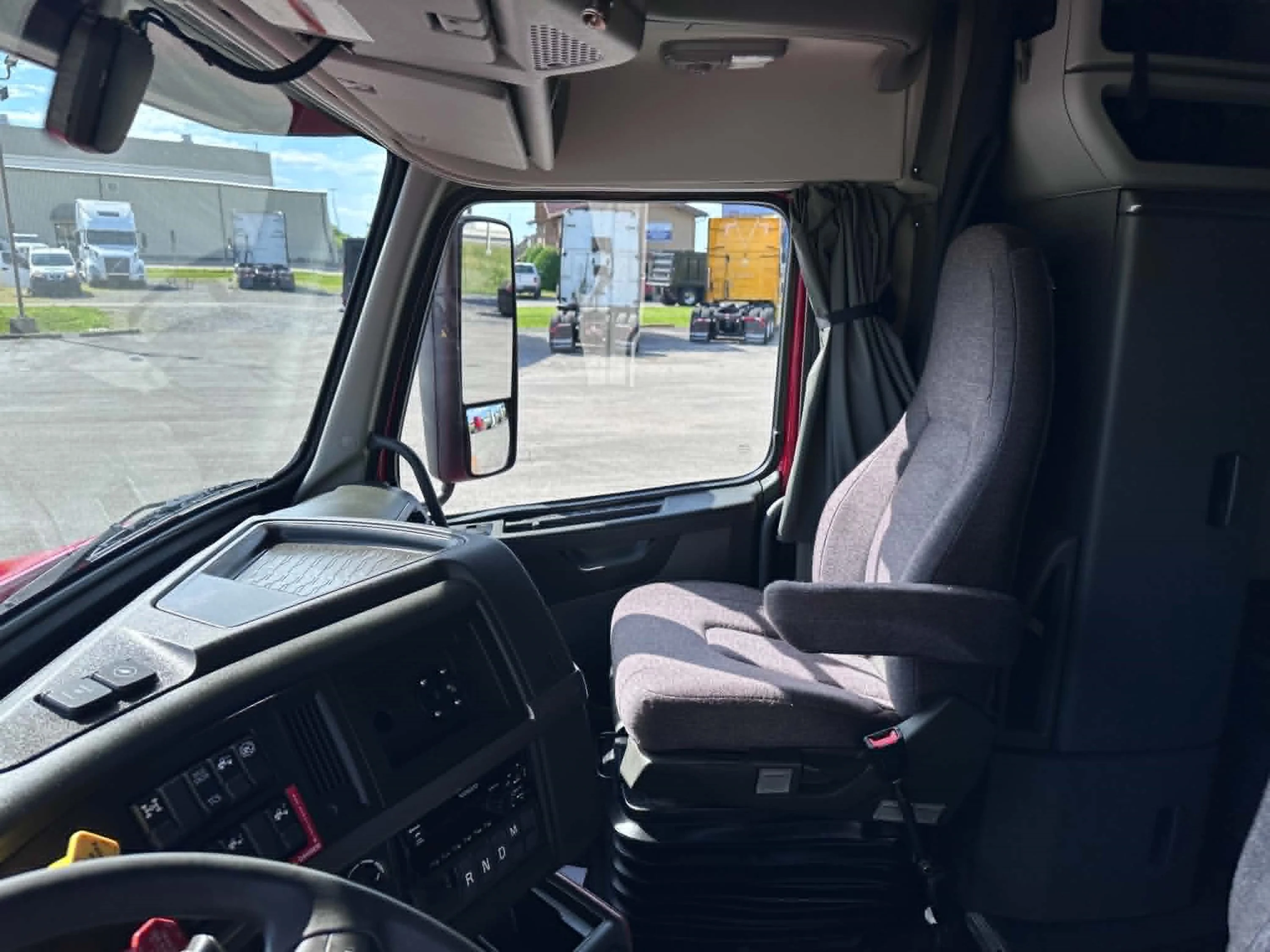 2022 Volvo VNL 760 in Roanoke, VA — photo 9