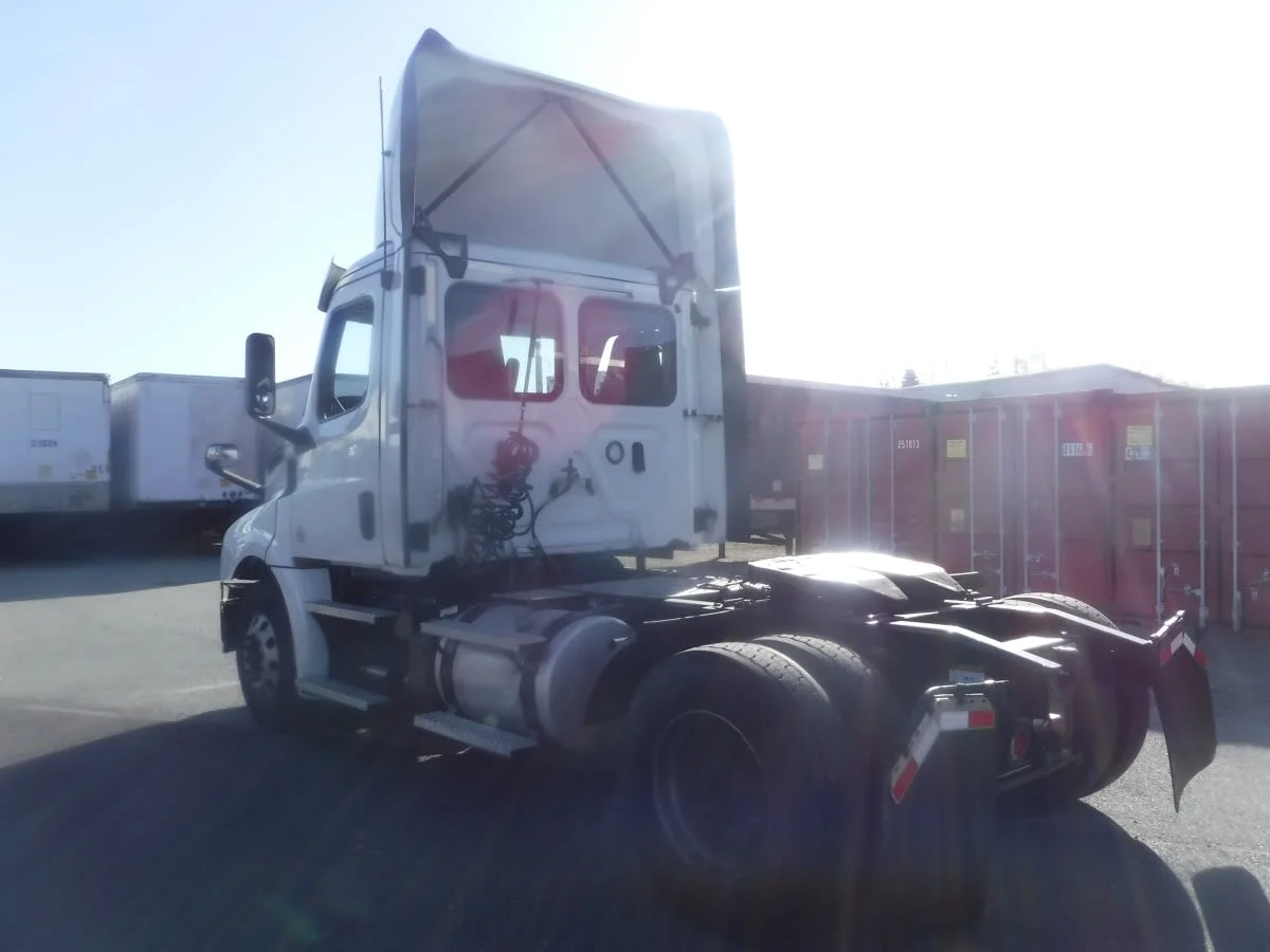 2019 Freightliner Cascadia in Springfield, MA — photo 6