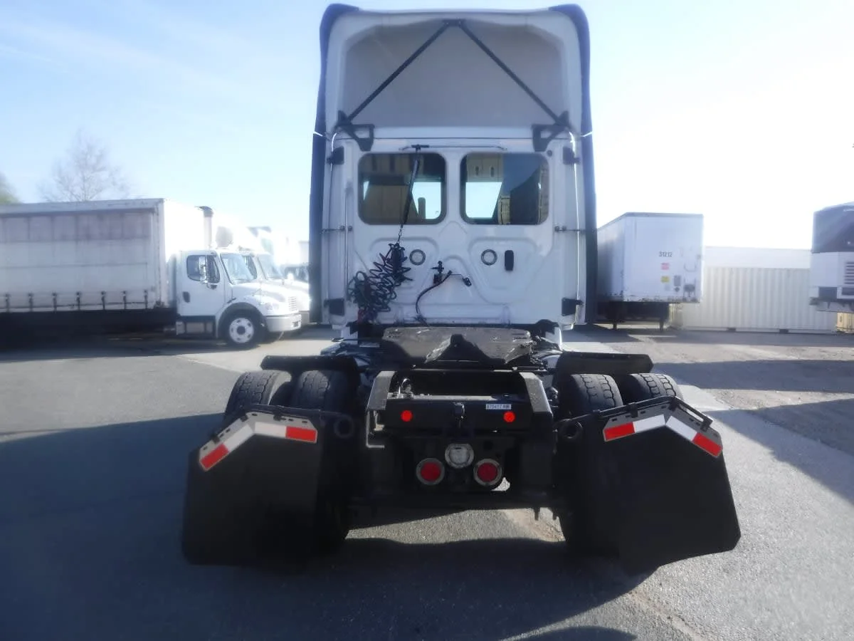 2019 Freightliner Cascadia in Springfield, MA — photo 5
