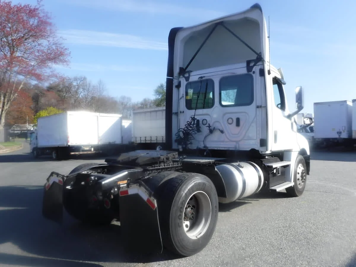 2019 Freightliner Cascadia in Springfield, MA — photo 4