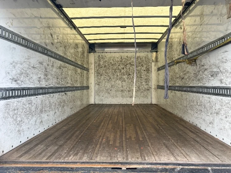 2021 Isuzu NPR - image 8