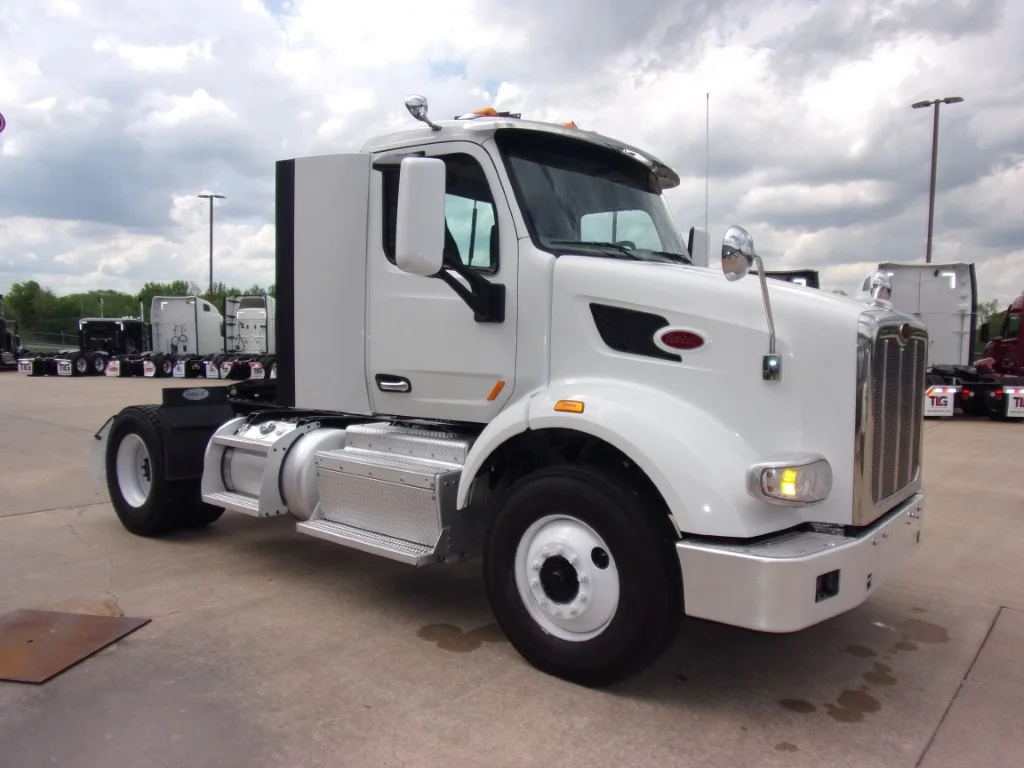 2020 Peterbilt 567 - image 3