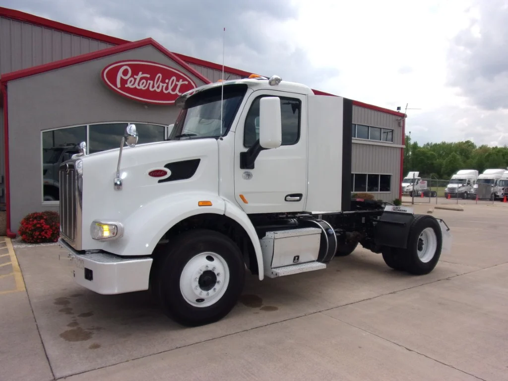 2020 Peterbilt 567 - image 1