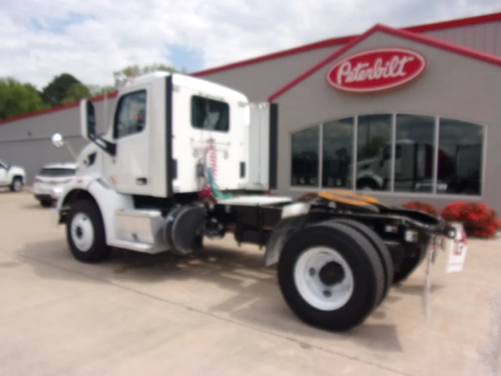 2020 Peterbilt 567 - image 4
