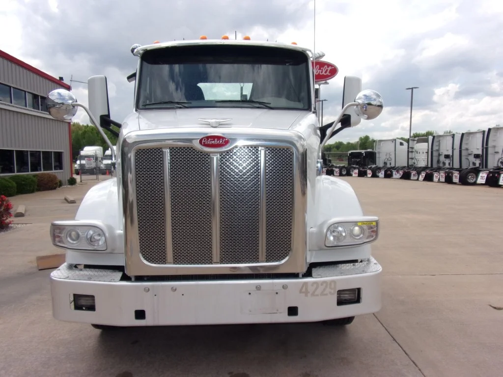 2020 Peterbilt 567 - image 2