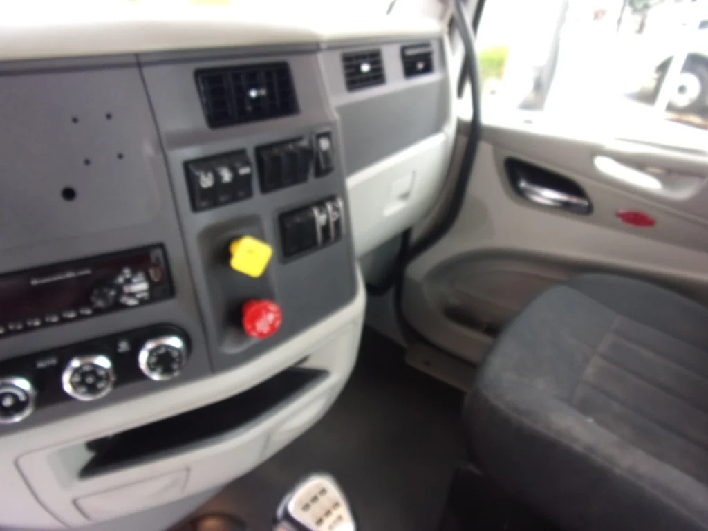 2020 Peterbilt 567 - image 13
