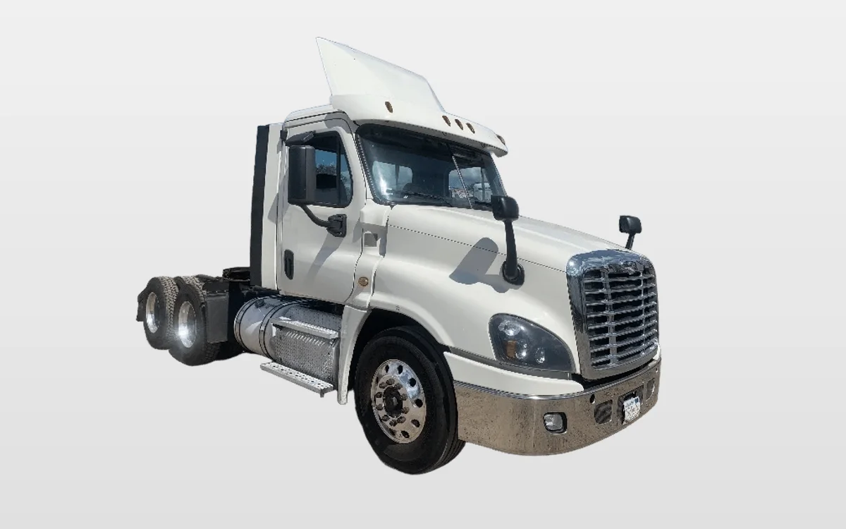 2019 Freightliner Cascadia - image 1
