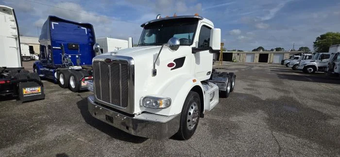 2023 Peterbilt 567 - image 2