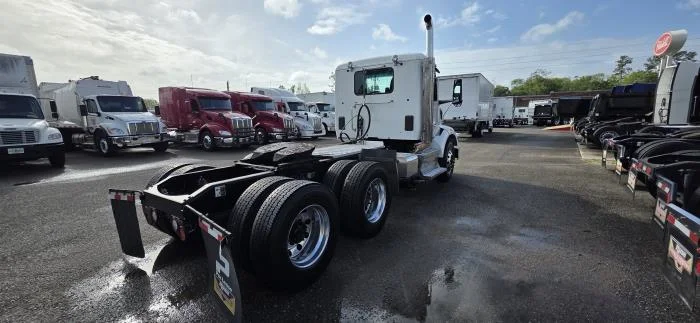 2023 Peterbilt 567 - image 6