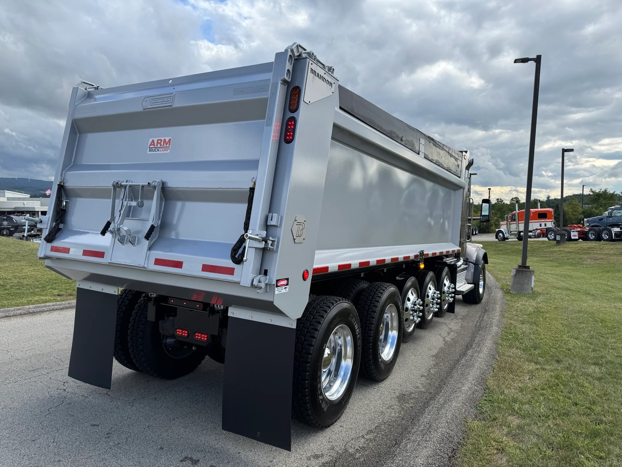 2026 Peterbilt 567 - image 3