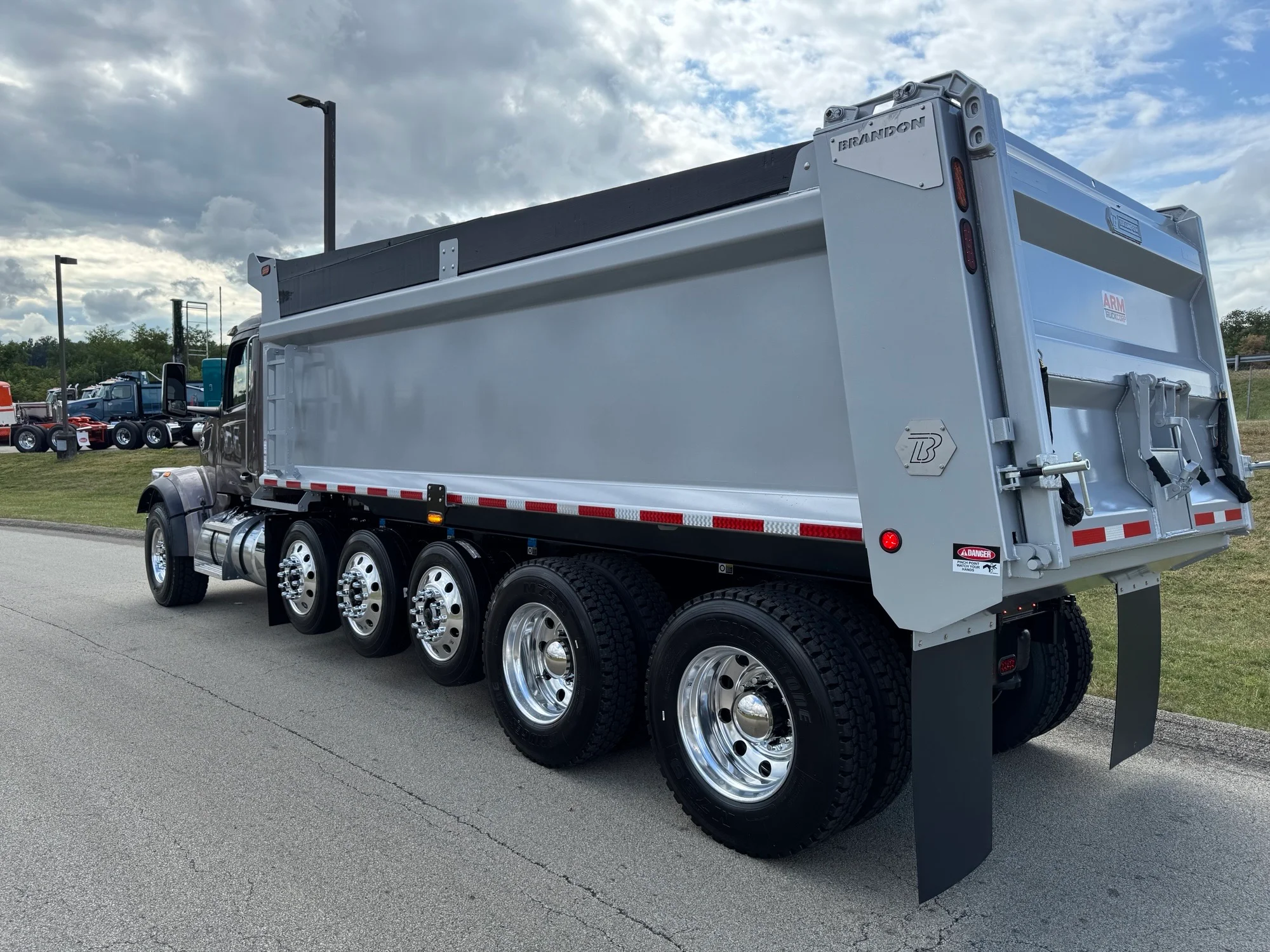 2026 Peterbilt 567 - image 4