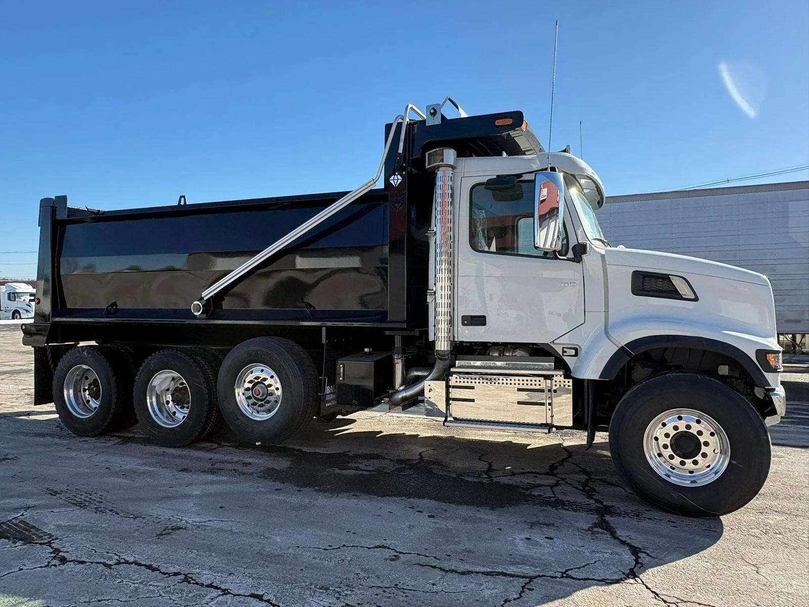 2026 Volvo VHD 300 in Hermon, ME — photo 3