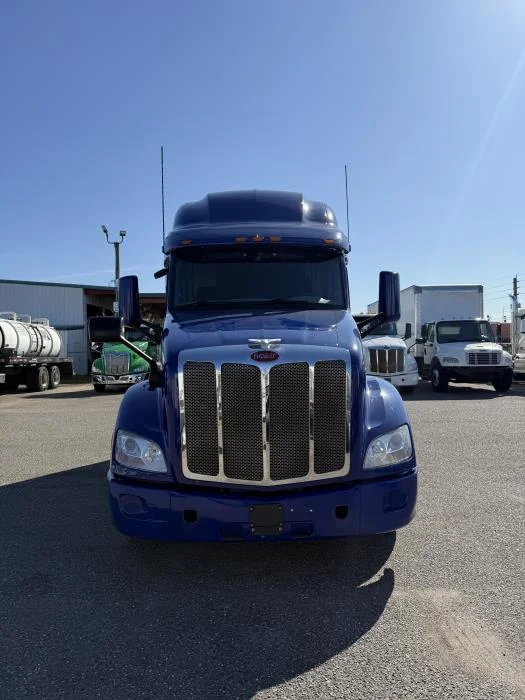 2022 Peterbilt 579 - image 8