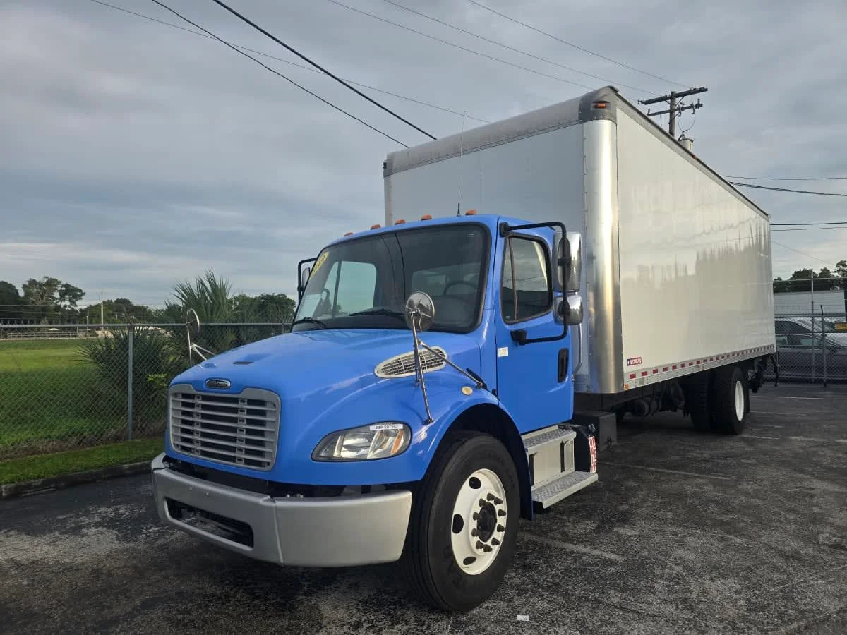 2019 Freightliner M2 106 in Tampa, FL — photo 3