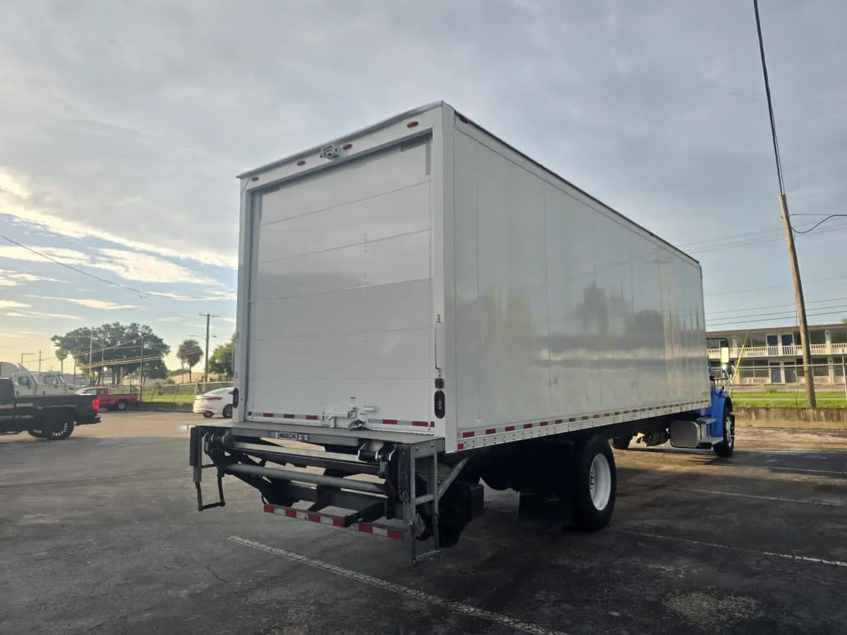 2019 Freightliner M2 106 in Tampa, FL — photo 6