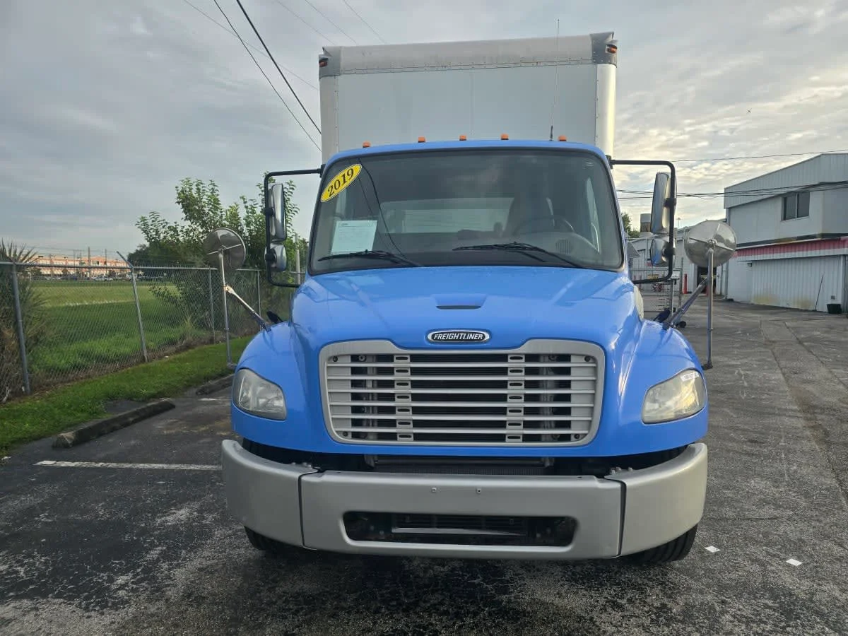 2019 Freightliner M2 106 in Tampa, FL — photo 2