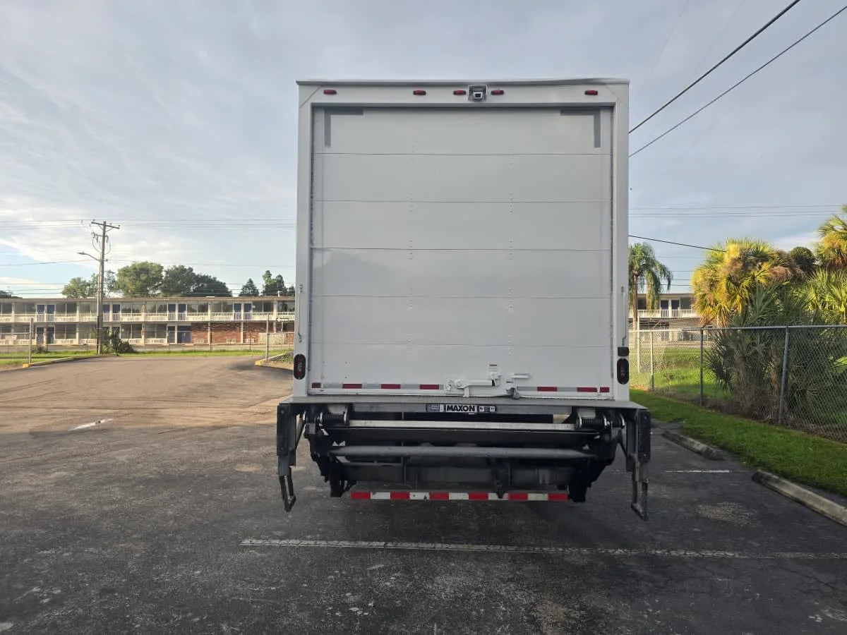 2019 Freightliner M2 106 in Tampa, FL — photo 5