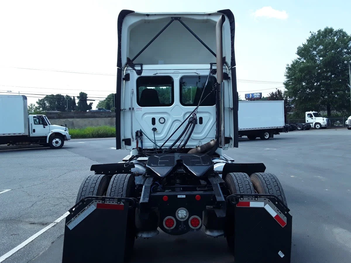 2020 Freightliner Cascadia in Charlotte, NC — photo 5