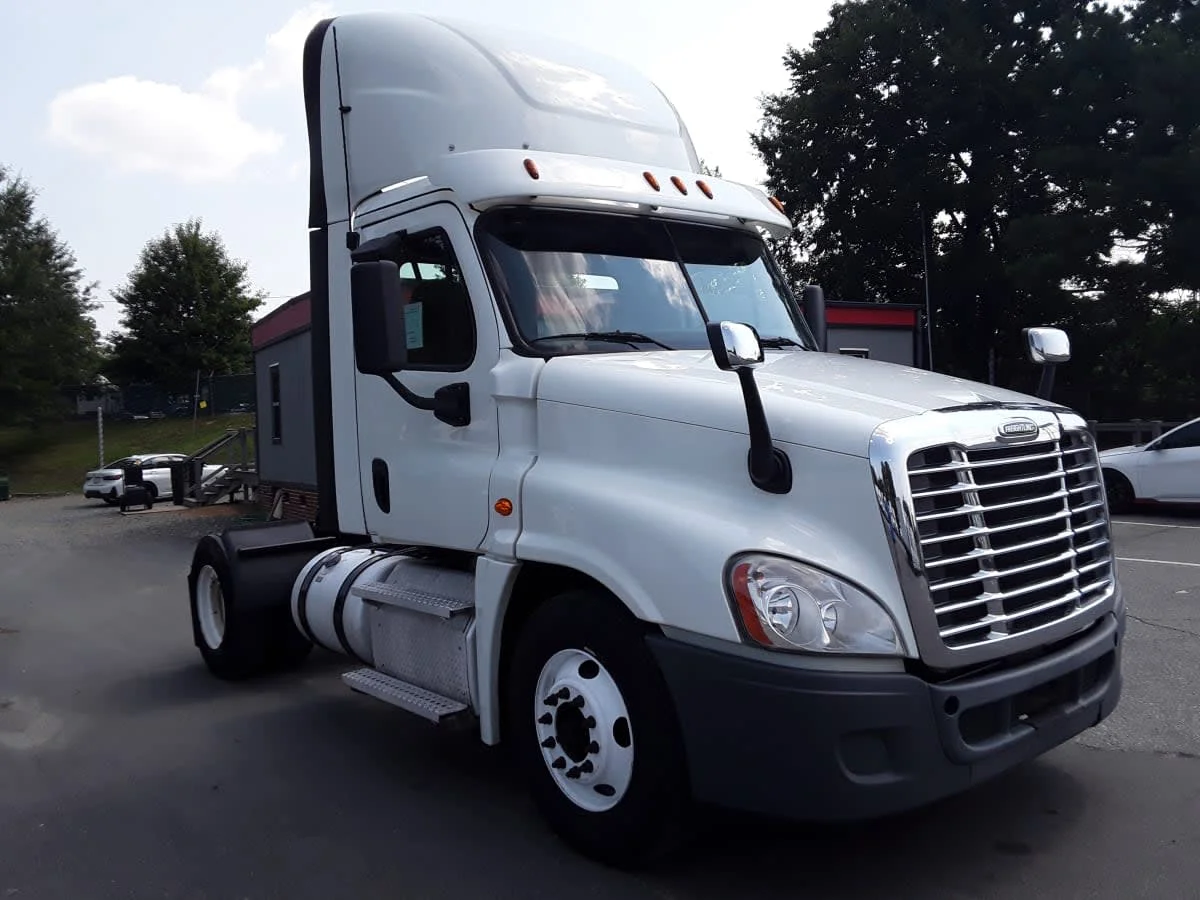 2020 Freightliner Cascadia in Charlotte, NC — photo 3