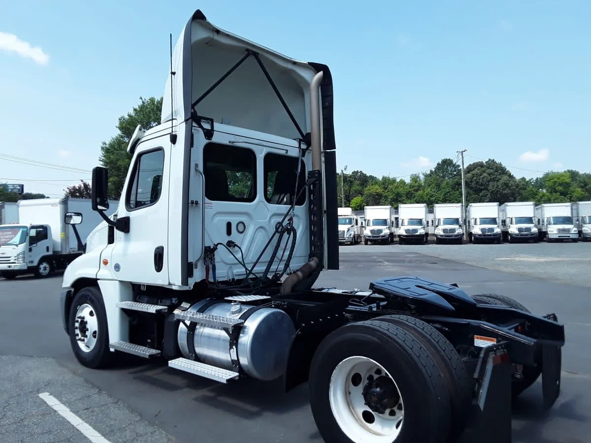 2020 Freightliner Cascadia in Charlotte, NC — photo 6
