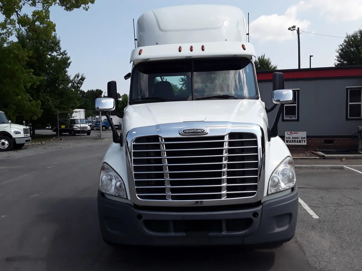 2020 Freightliner Cascadia in Charlotte, NC — photo 2