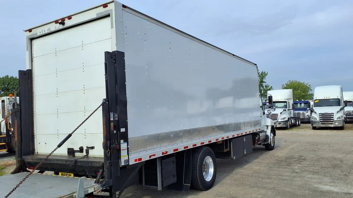 2018 Hino 338 in West Chester, OH — photo 4