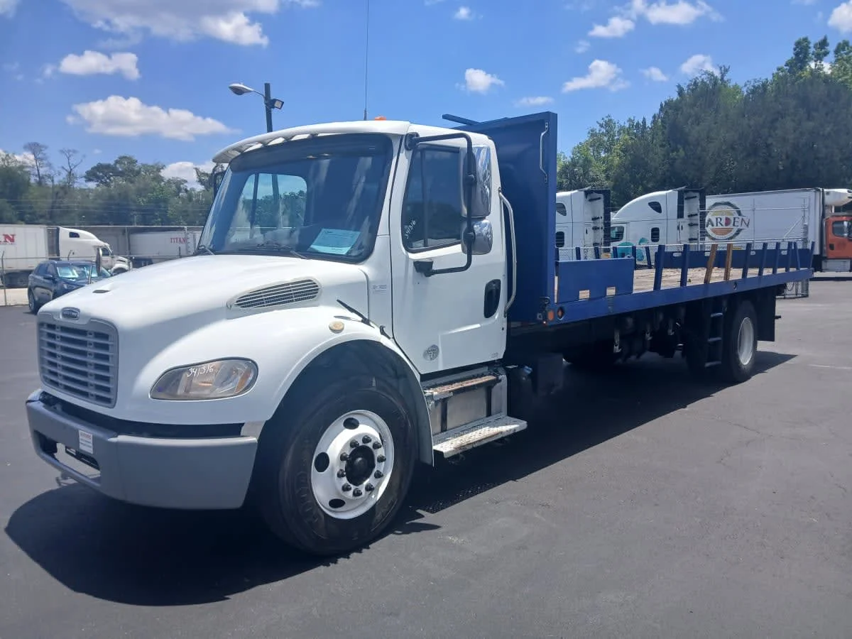 2015 Freightliner M2 106 in Jacksonville, FL — photo 3